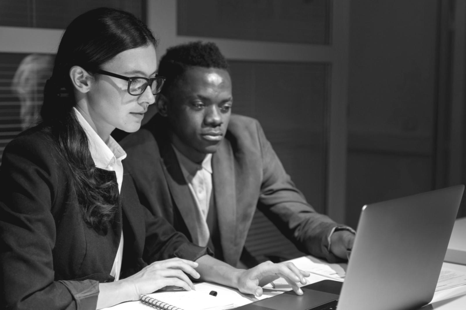 Étude collaborative des tendances économiques européennes sur écran interactif